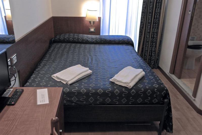 Guest House Casa Vicenza Рим Екстер'єр фото